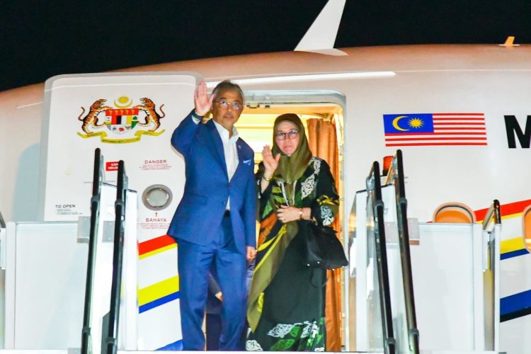 King, Queen leave for UK visit | Weekly-Echo